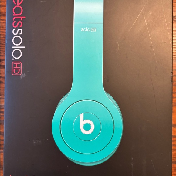 Beats Solo HD by Dr. Dre headphones - Picture 3 of 9
